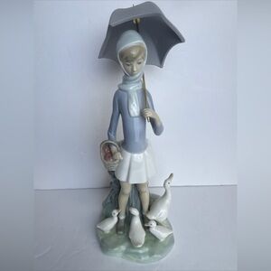 LLADRO GIRL WITH UMBRELLA  BASKET AND FOUR GEESE RETIRED PORCELAIN FIGURINE 4510